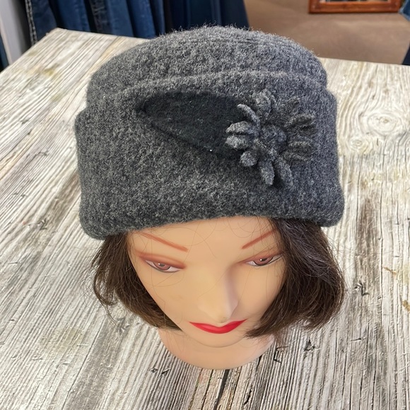 Fabrizo o Bernardí wool blend tweed hat made in Italy - Picture 1 of 7